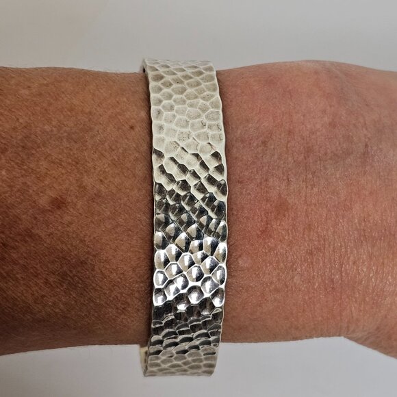 Silpada 925 Sterling Silver Hammered Textured Cuff Bracelet B0851 Retired 1/2 " - Picture 12 of 13